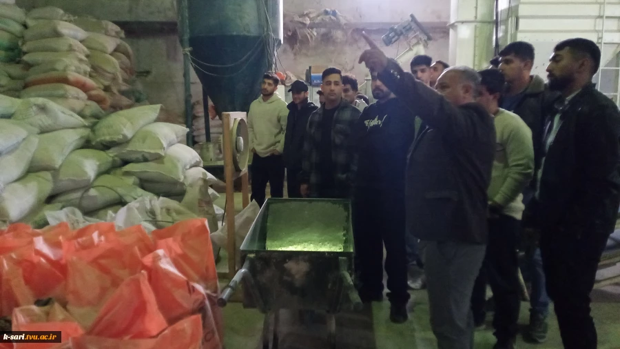 بازدید دانشجویان گروه علوم دامی از کارخانه خوراک دام 3